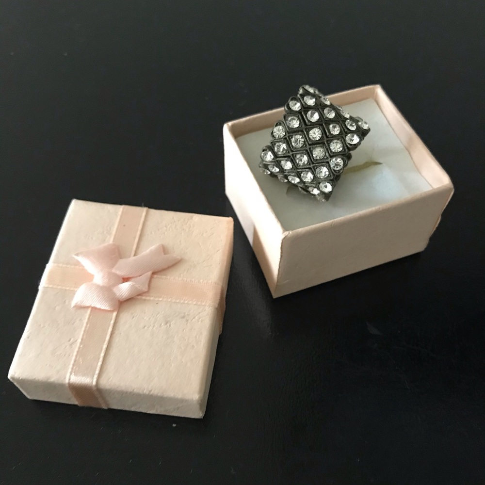 Diamond stretchable ring